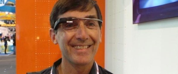 La redazione di CNET ha avvistato un impiegato Google con gli occhiali Glass al MWC 2013