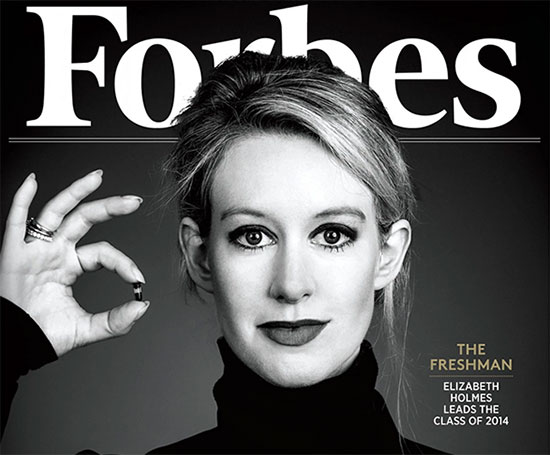 Elizabeth Holmes sulla copertina di Forbes, con il dispositivo Edison per l'analisi del sangue