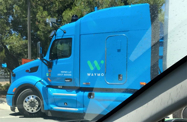 La motrice del camion a guida autonoma equipaggiato con la tecnologia di Waymo, attualmente in fase di test