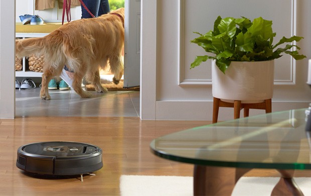 iRobot Roomba 980 in azione per la pulizia della casa