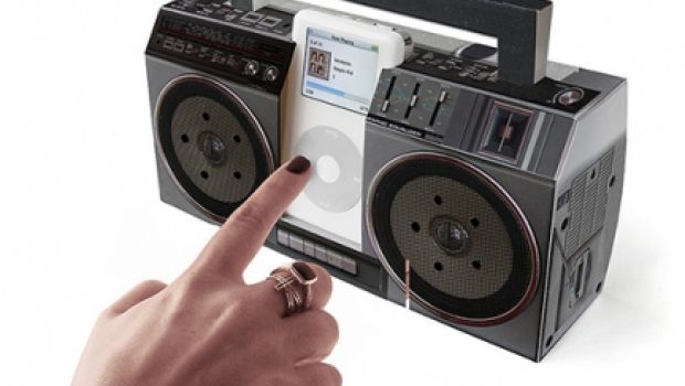 iPod Boombox (di cartone o fatta in casa)