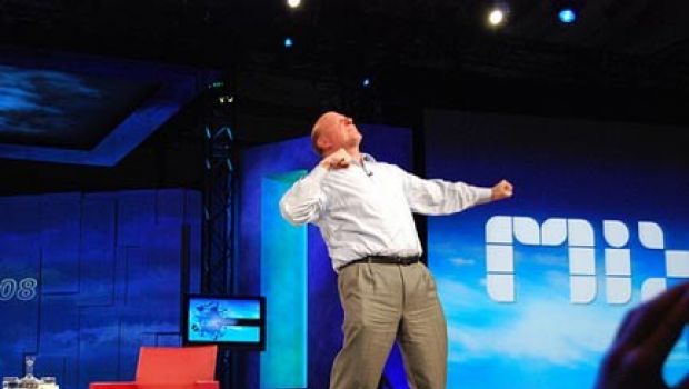 Ballmer dà consigli amichevoli ad Apple