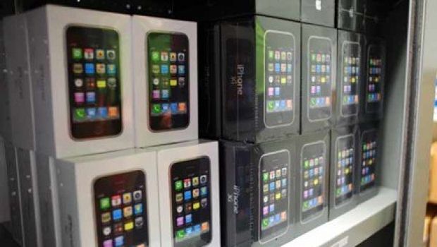 UBS: un iPhone 3GS da 8GB danneggerebbe Apple