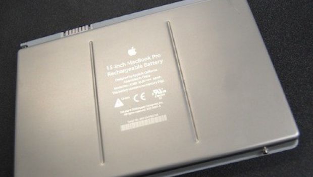 Problemi di fornitura delle batterie per i vecchi MacBook Pro 15