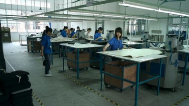 2000 lavoratori della fabbrica di schermi iPhone in sciopero