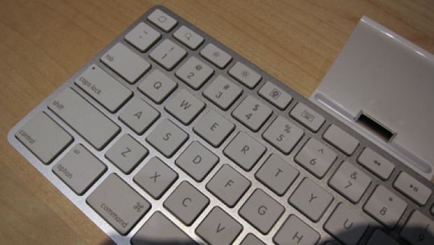 iPad: Lo strano caso del tasto bianco nella Keyboard Dock