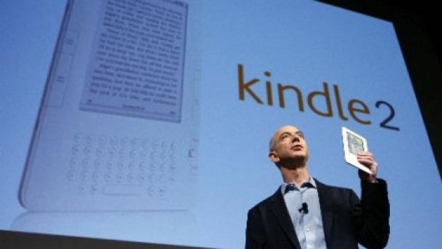 Amazon e il suo Kindle Store si preparano all'avvento di iPad corteggiando gli editori ed agenti letterari liberi