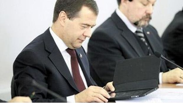 Medvedev sfoggia il proprio iPad