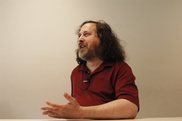 Richard Stallman: Apple crea manette digitali per limitare la libertà informatica