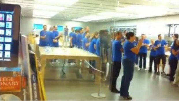 iPhone 4: rissa all'Apple Store di Carugate