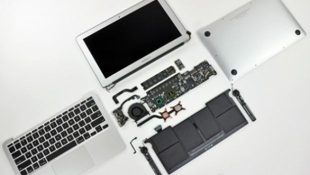 iFixit smonta il nuovo MacBook Air da 11.6 pollici