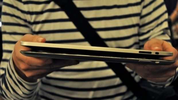 Un produttore di custodie mostra le forme dell'iPad 2