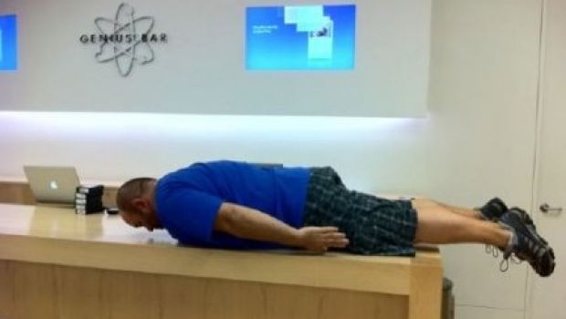 iPlanking: la mela-versione del fenomeno