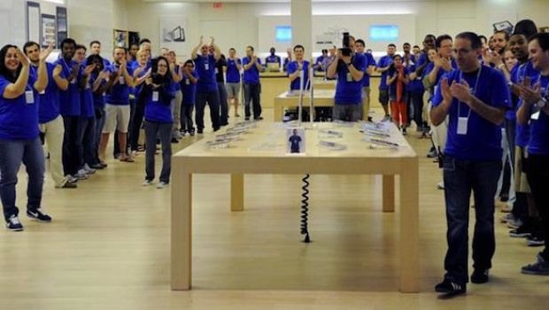 Apple Store: licenziato per un commento su Facebook