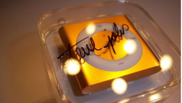 Sparisce da eBay l'asta per l'iPod shuffle autografato da Steve Jobs