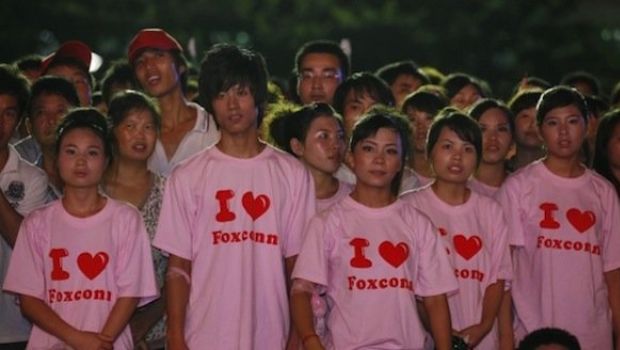 FLA: La Foxconn viola perfino le leggi cinesi sul lavoro