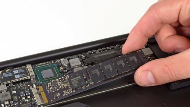 Nuovi MacBook Air con nuovo connettore per SSD-card