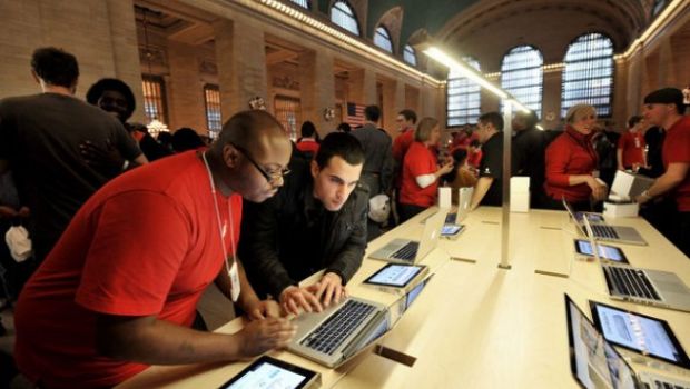 Pioggia di critiche per gli stipendi negli Apple Store