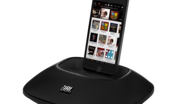 JBL lancia i primi altoparlanti con connettore Lightning