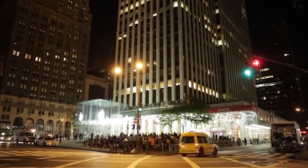 Il lato oscuro della fila all'Apple Store per il nuovo iPhone 5s