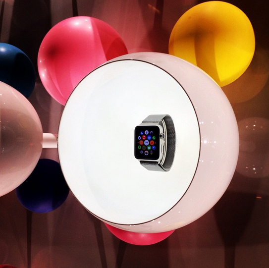 Apple Watch in mostra in una boutique di Parigi