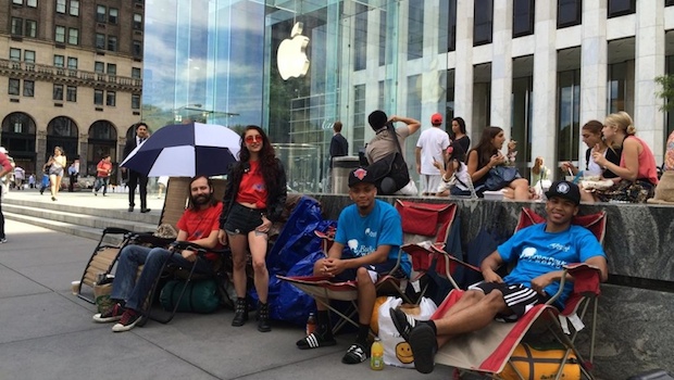 Evento iPhone 6, iniziano le prime file davanti l'Apple Store