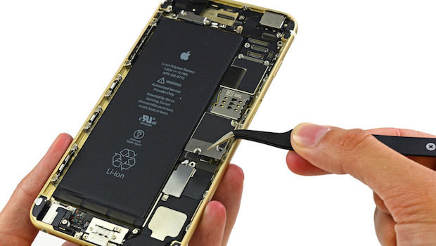 iPhone 6 Plus smontato, capienza della batteria doppia rispetto a iPhone 5s