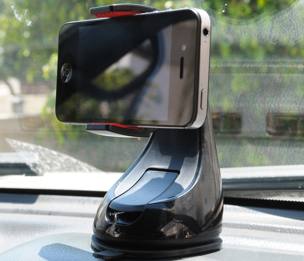 Accessori per iPhone: 5 gadget per l'automobile