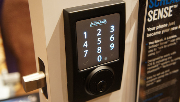 Aprire la porta di casa con Siri è realtà con la serratura smart Schlage Sense