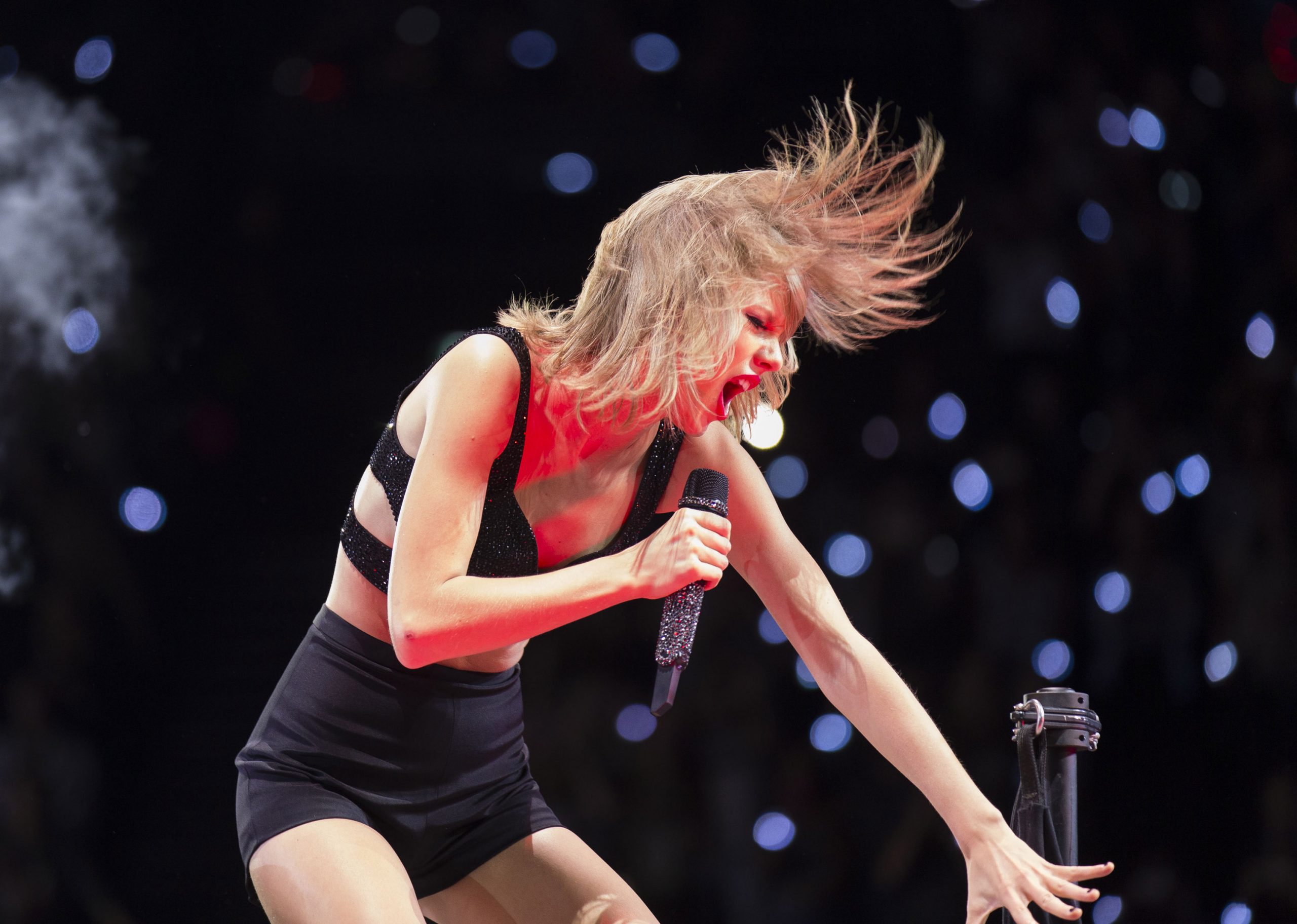 Apple Music: Taylor Swift contro Apple per i pagamenti, risponde Eddy Cue