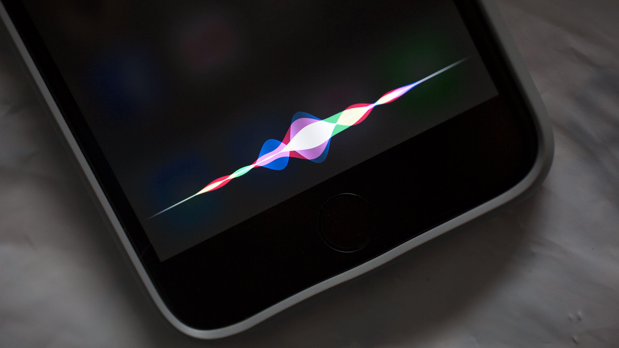 Sicurezza iPhone, gli Hacker violano Siri e Google Now