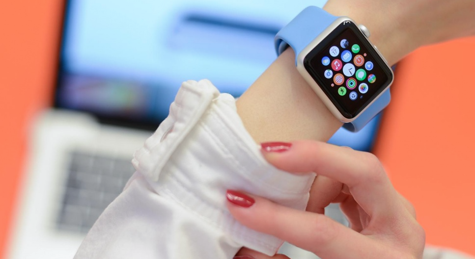 Apple Watch 2, uscita a giugno 2016 con fotocamera FaceTime