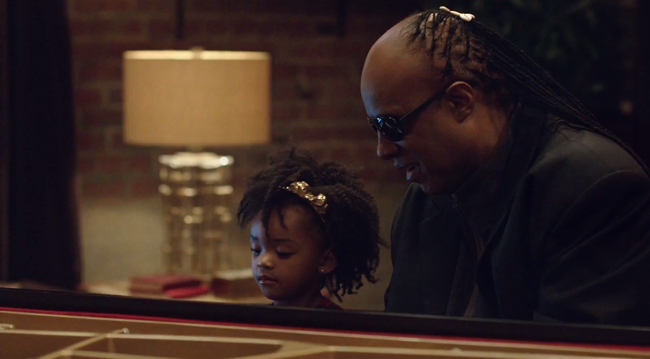 Natale 2015, spot Apple con Stevie Wonder e Andra Day