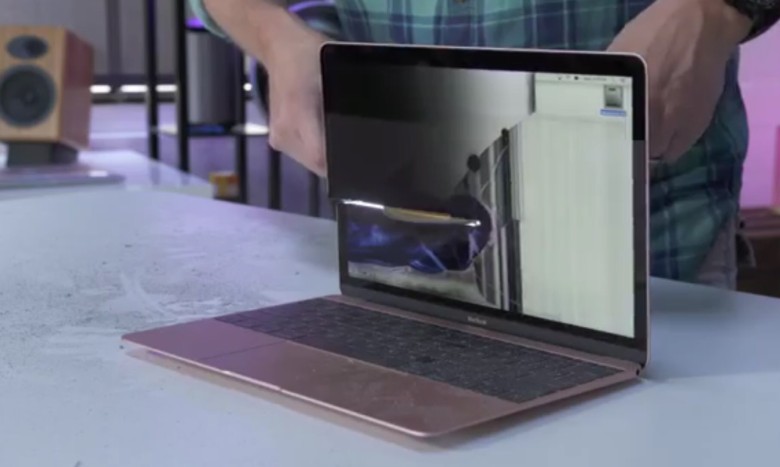 Il nuovo MacBook in Oro Rosa affettato a metà [Video]