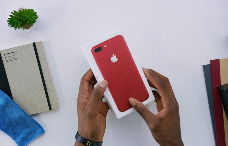 iPhone 7 (PRODUCT)RED Special Edition, il video di unboxing