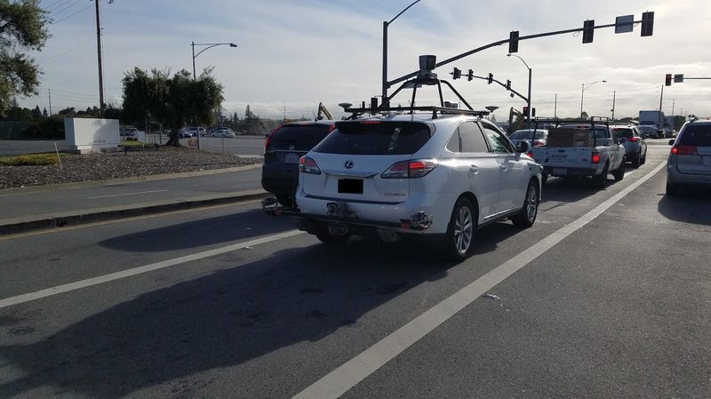 Apple Car, prime immagini di un veicolo di test per la guida autonoma