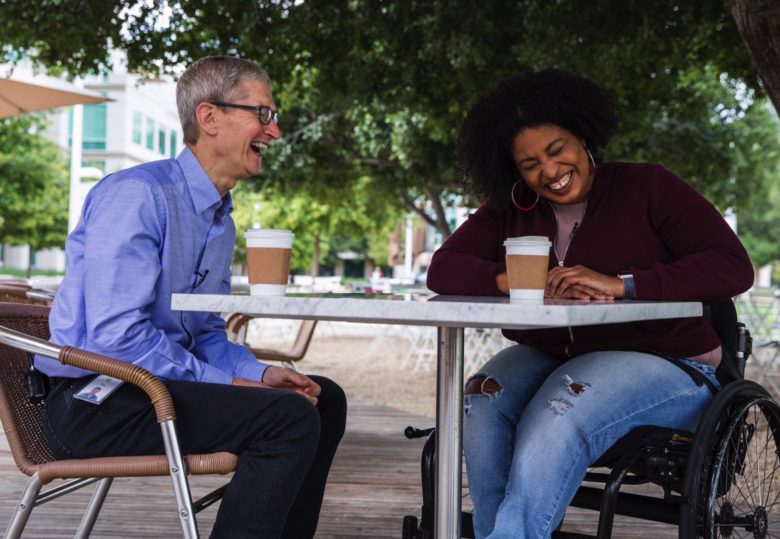 Tim Cook: l'accesso alla tecnologia è un diritto umano