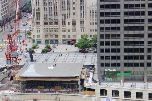 Apple Store, a Chicago sul tetto c'è un...MacBook gigante