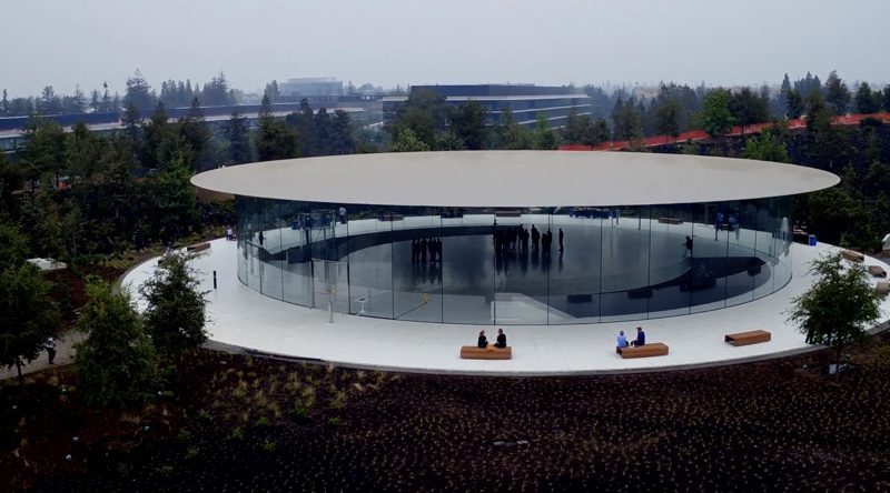 Presentazione iPhone 8, un drone mostra lo Steve Jobs Theater dell'Evento Apple