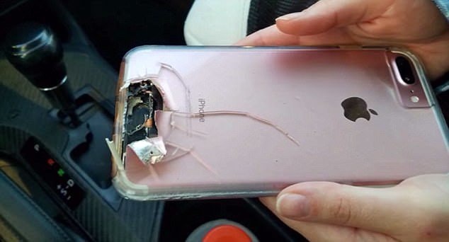 Strage Las Vegas, un iPhone ha salvato una vita bloccando un proiettile