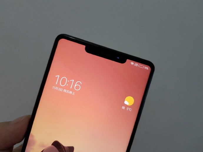 iPhone X, Android copia il design e Apple pensa di cambiarlo