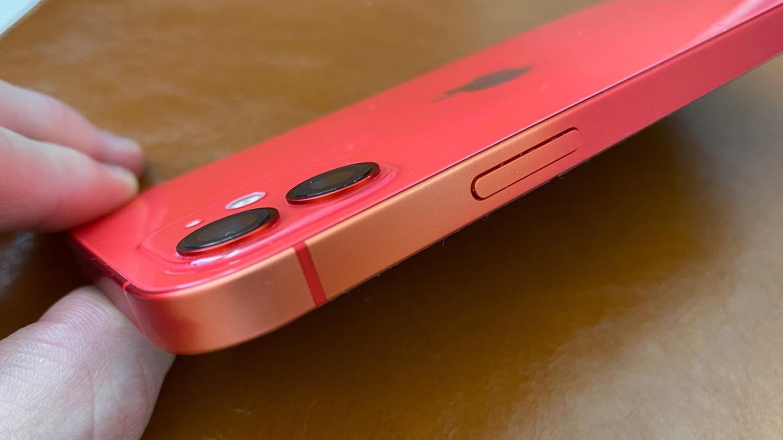 iPhone 11 e iPhone 12 scoloriti: alcuni perdono il colore