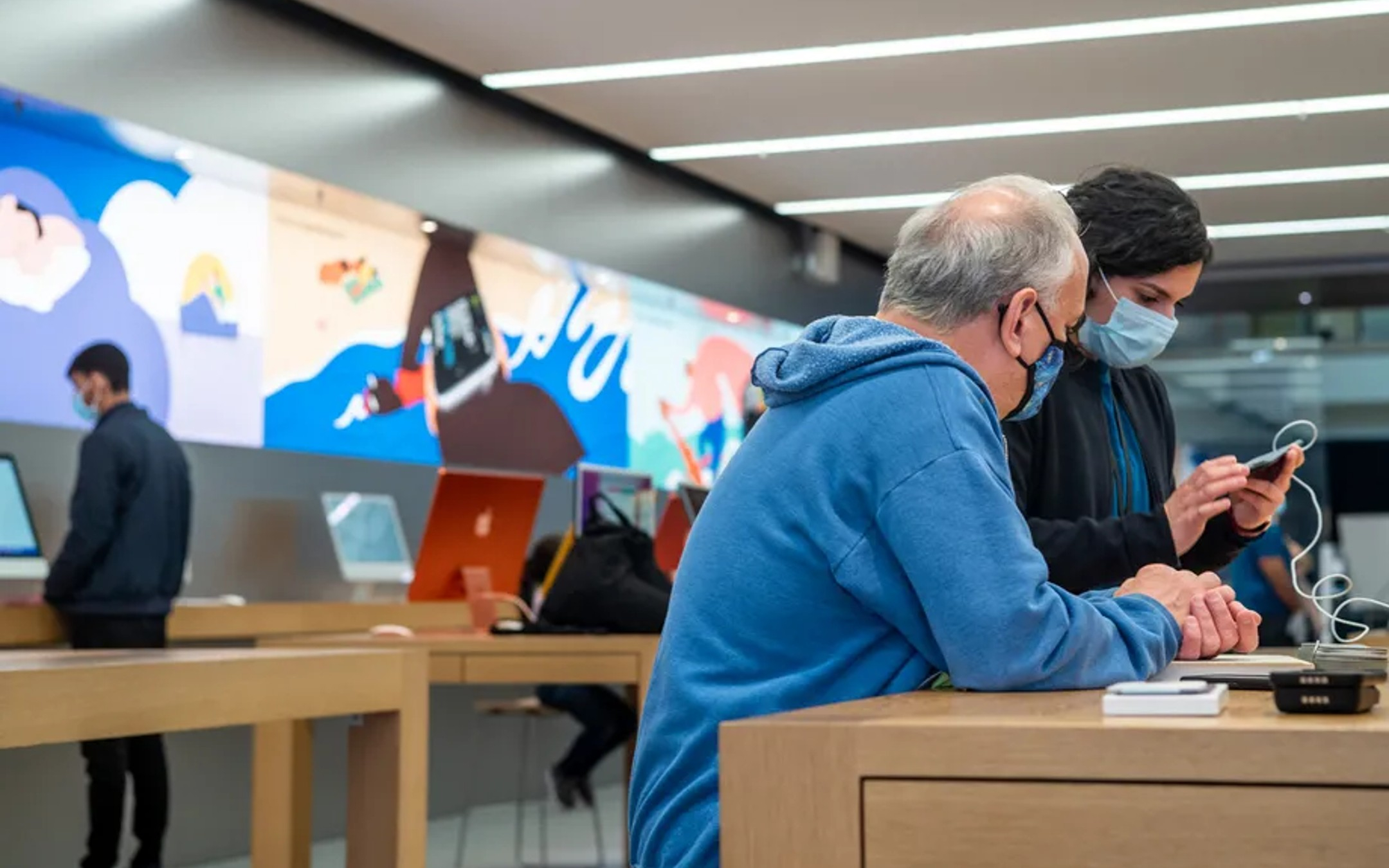 Apple Store: in alcuni negozi US la mascherina non è più obbligatoria