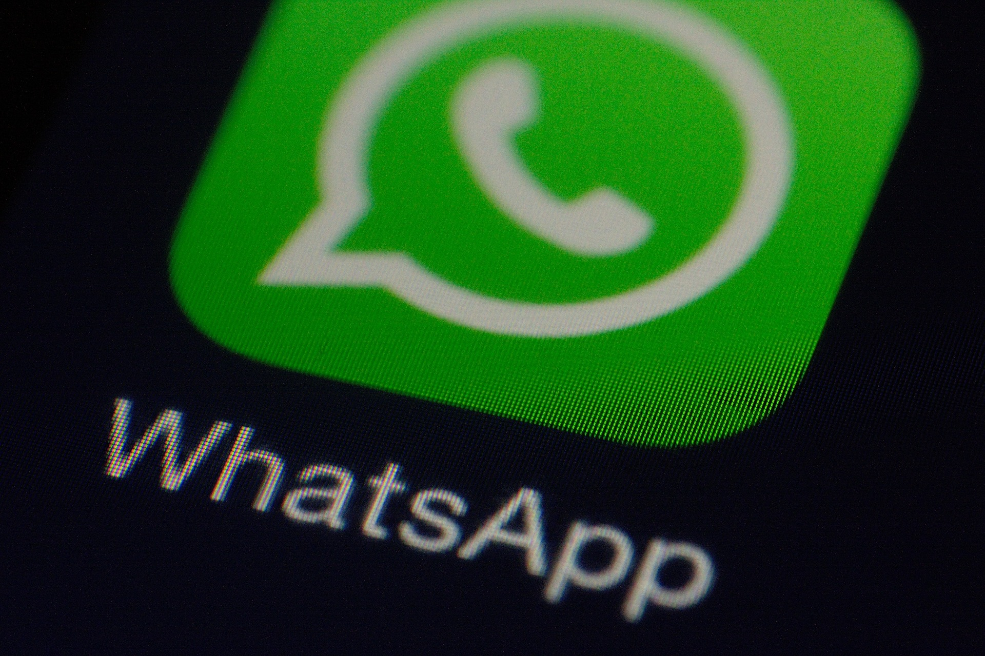 WhatsApp, il trucco per cambiare stile ai caratteri del messaggio