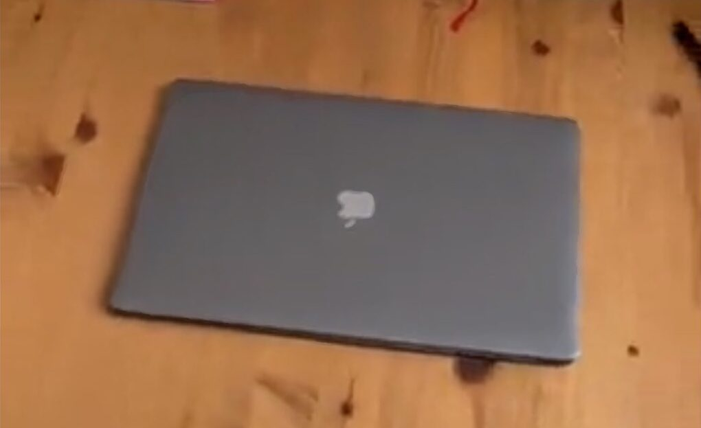 Sembra un MacBook Pro, invece è una... pattumiera