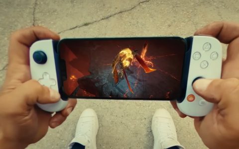 L'iPhone è fatto per il Gaming, e Sony lo sa: ecco il nuovo controller ufficiale PlayStation