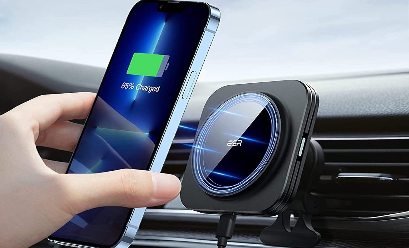 Caricabatterie Wireless da Auto con HaloLock: aggancio automatico a 29€