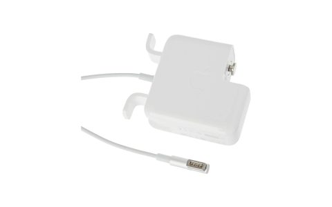 Adattatore di alimentazione MagSafe da 45 W di Apple a meno di 80 euro su Amazon