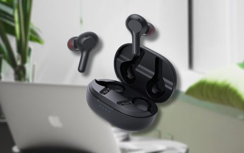 Auricolari wireless impermeabili e con comandi touch a poco più di 10€: SCONTO con COUPON