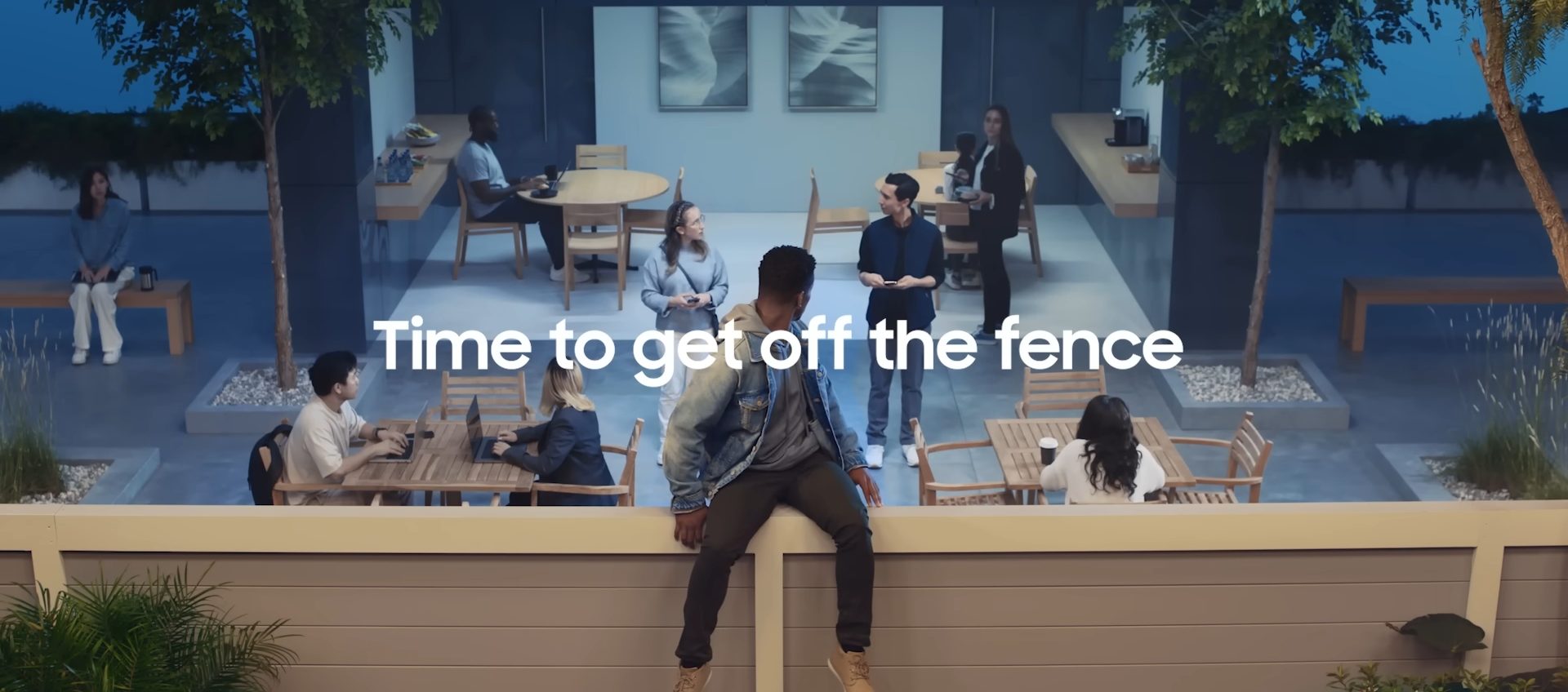 Samsung prende in giro Apple nel suo nuovo spot: l'iPhone pieghevole dov'è?